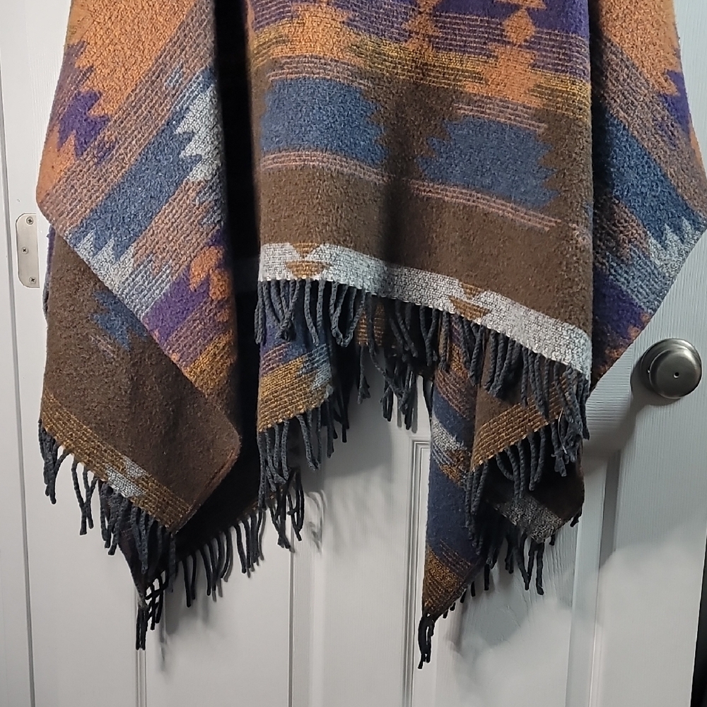 Multicolor Geometric Patterned Poncho - image 7